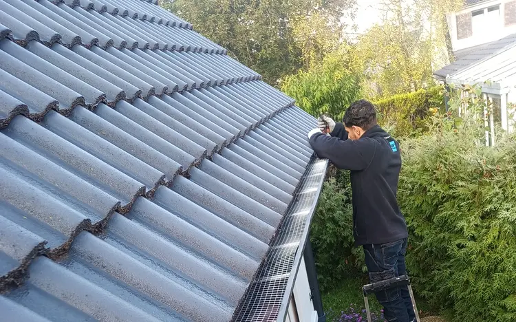 Pose protection gouttières